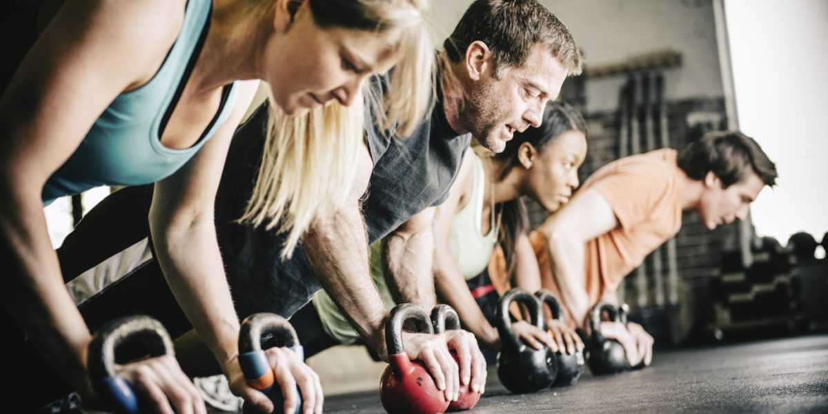 PERSONAS PRACTICANDO CROSS TRAINING INVICTUS